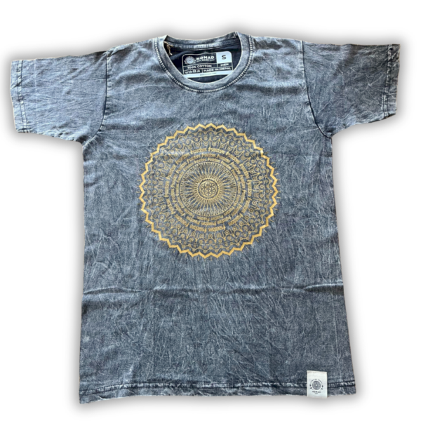 camiseta-mandala-gris-oscuro